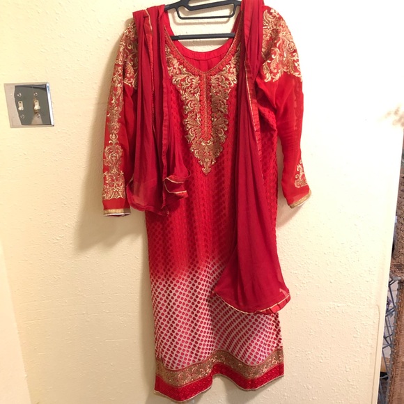 Dresses & Skirts - Indian/Pakistani saree/sari Dress and Shawl Small Red embroidered